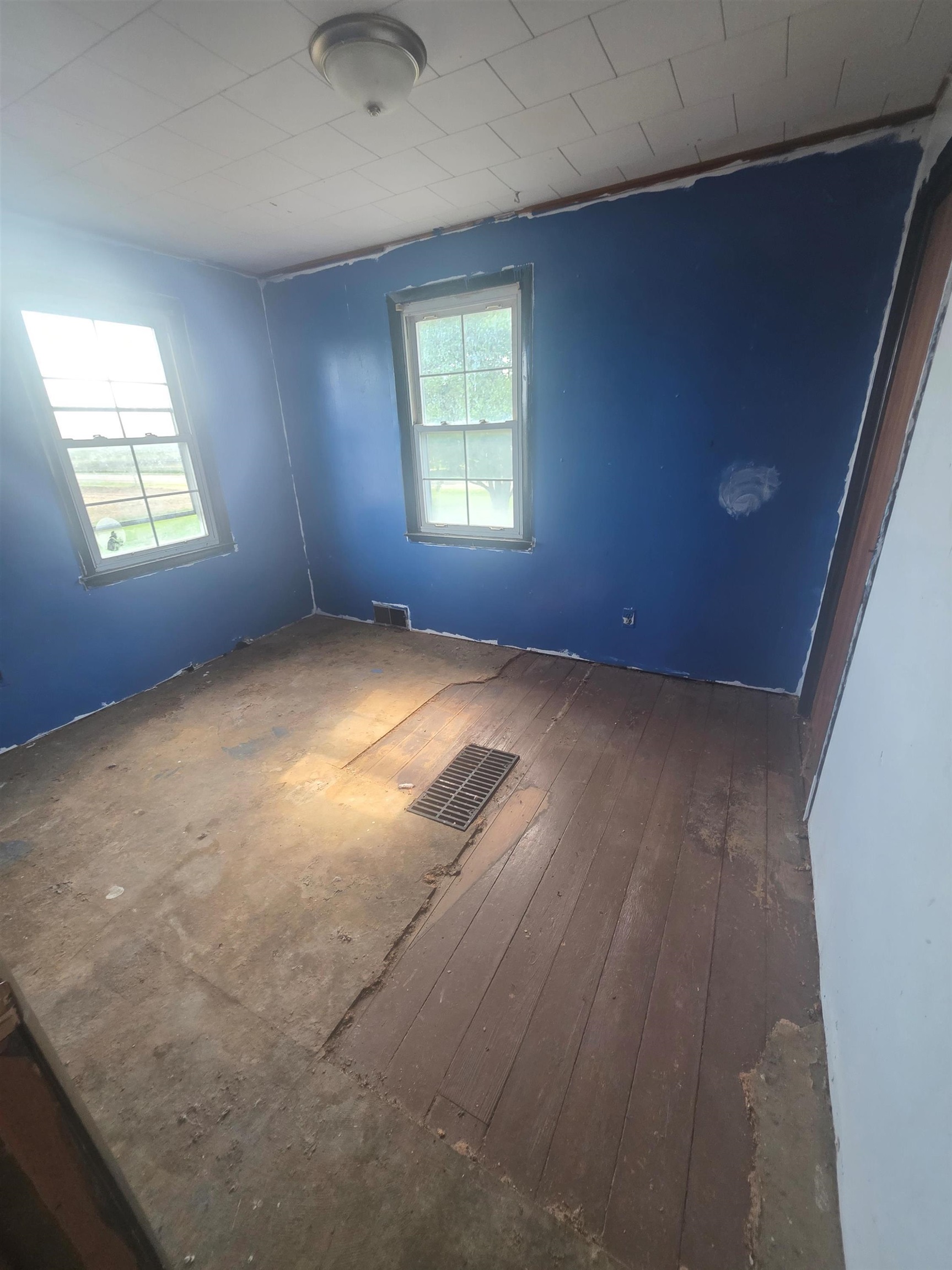 903 Sterling Road Dixon, IL 61021 - Photo 18 of 24 an empty room with windows