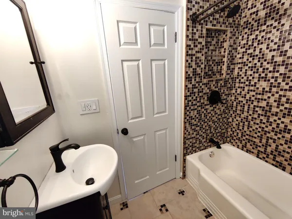 $2,750 | 5942 Williamsburg Road, Alexandria, VA 22303
