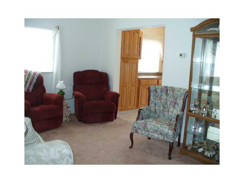 312 Carson Street Springdale, PA 15144 - Photo 3 of 23 Living Room.