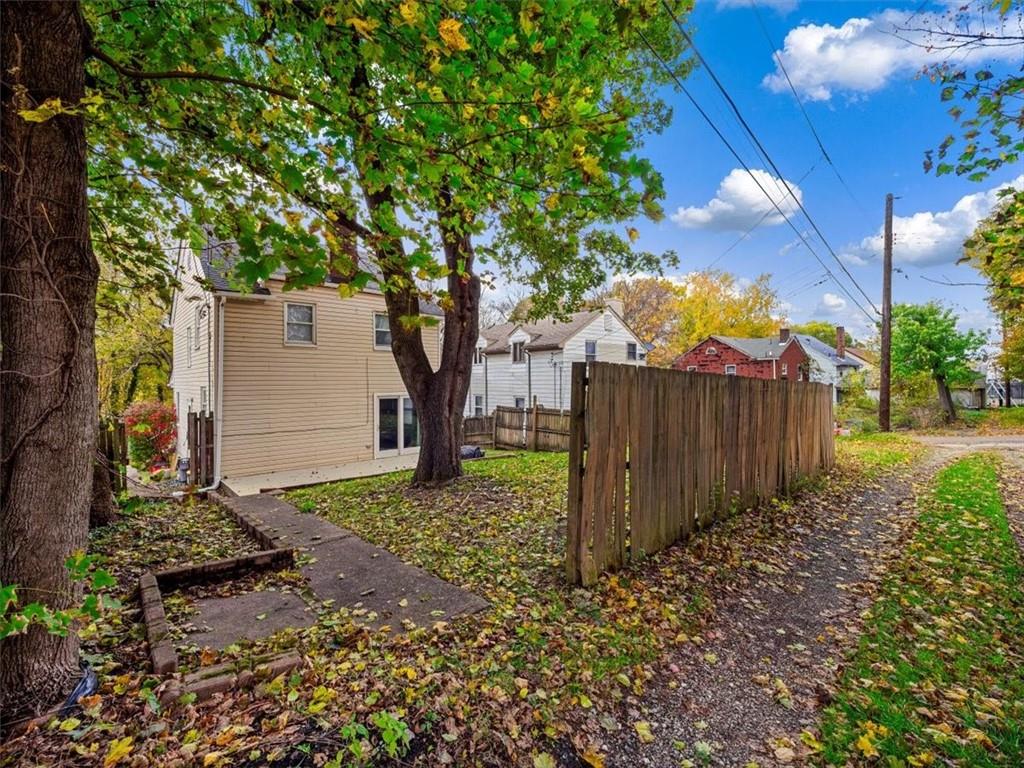 1703 Boundary Street Aliquippa, PA 15001 - Photo 11 of 27