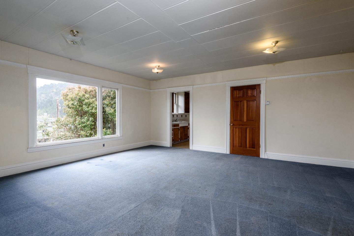 276 Kent Road Pacifica, CA 94044 - Photo 3 of 15 an empty room with windows and closet