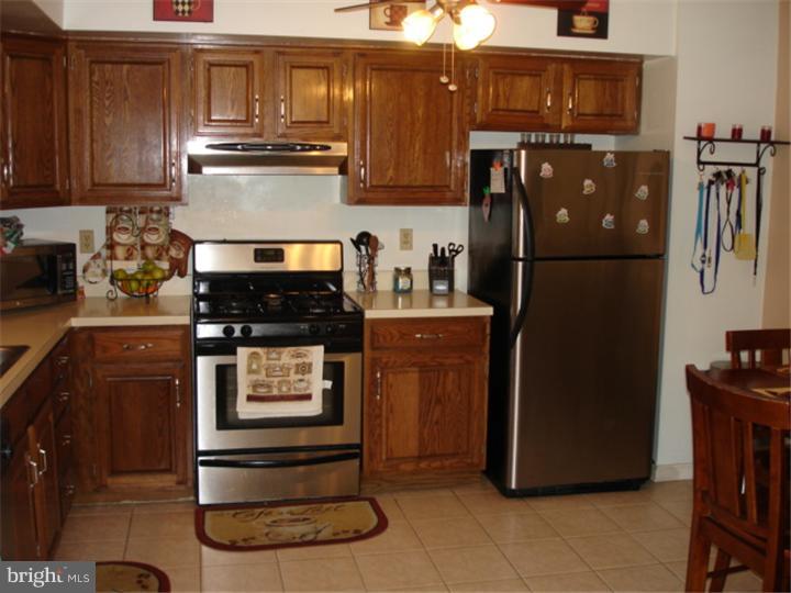 957 Timber Lane Reading, PA 19608 - Photo 13 of 25 Kitchen