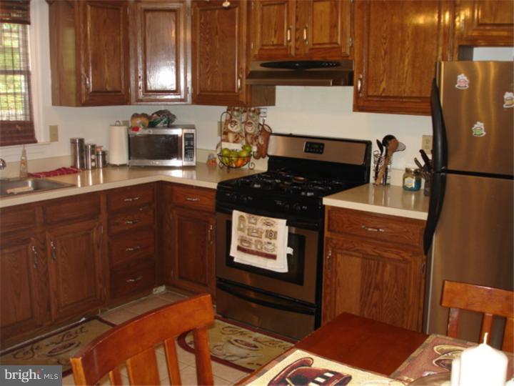 957 Timber Lane Reading, PA 19608 - Photo 14 of 25 Kitchen