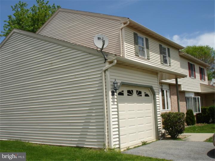 957 Timber Lane Reading, PA 19608 - Photo 5 of 25 Exterior Side