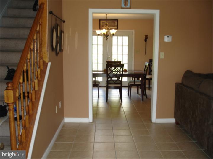 957 Timber Lane Reading, PA 19608 - Photo 7 of 25 Living Room