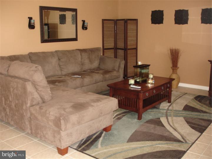 957 Timber Lane Reading, PA 19608 - Photo 8 of 25 Living Room
