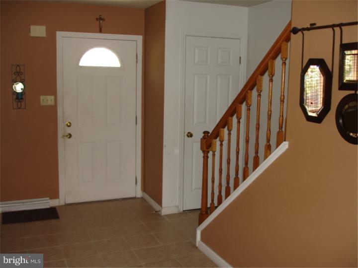 957 Timber Lane Reading, PA 19608 - Photo 10 of 25 Living Room
