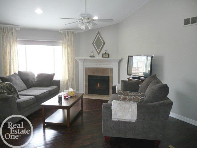 26067 Mariners Point New Baltimore, MI 48051 - Photo 6 of 33