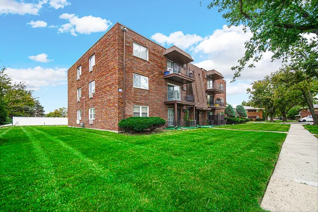 $97,000 | 903 Elder Road, Unit 7, Homewood, IL 60430