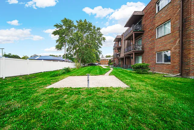 $97,000 | 903 Elder Road, Unit 7, Homewood, IL 60430