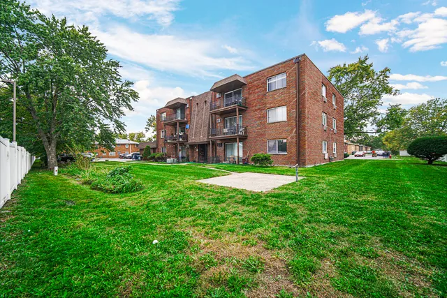 $97,000 | 903 Elder Road, Unit 7, Homewood, IL 60430