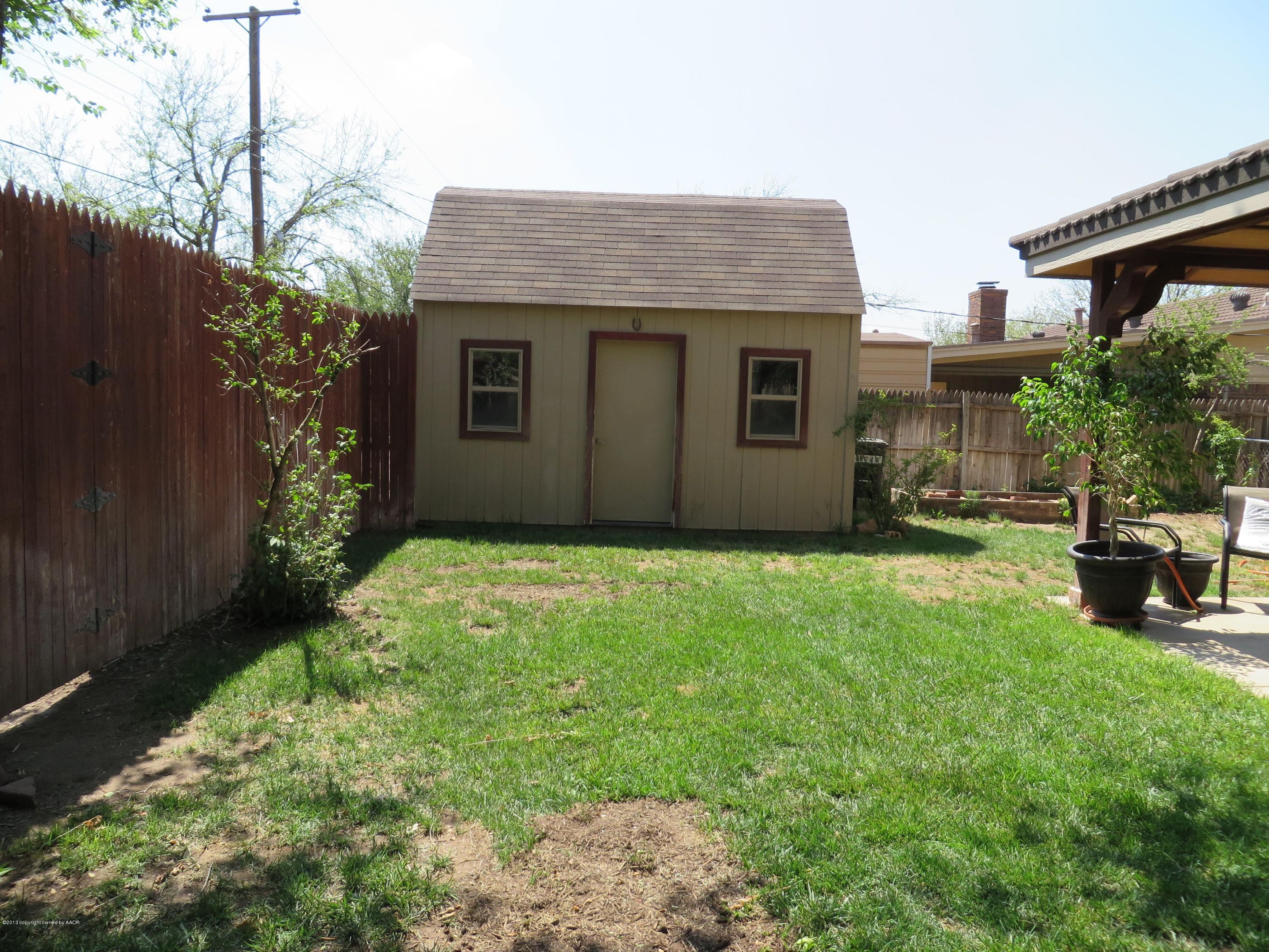 6713 Jameson Road Amarillo, TX 79106 - Photo 23 of 23 a house view with a garden space