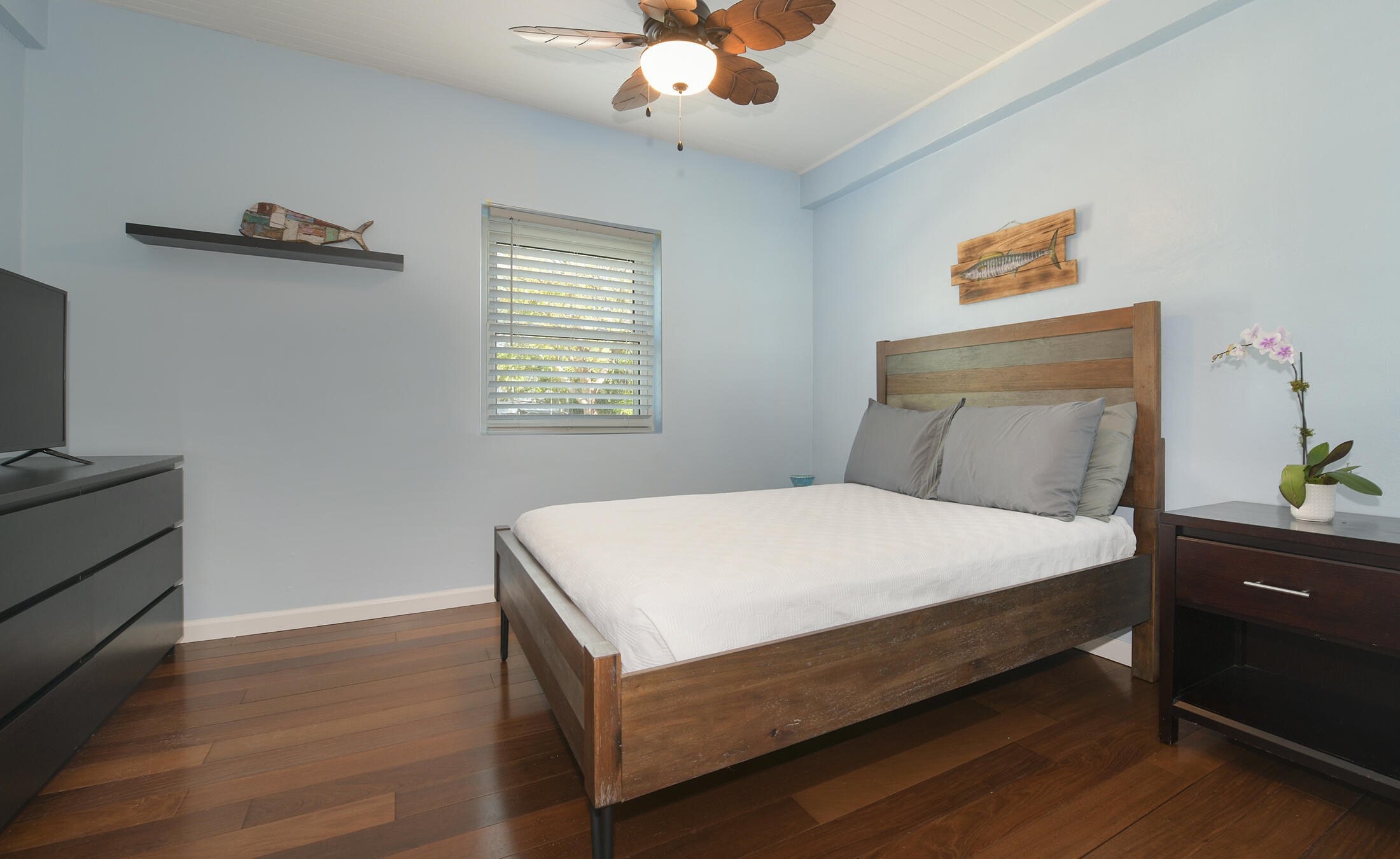 109 Beach Road Islamorada, FL 33036 - Photo 11 of 30 a bed sitting in a bedroom next to a window