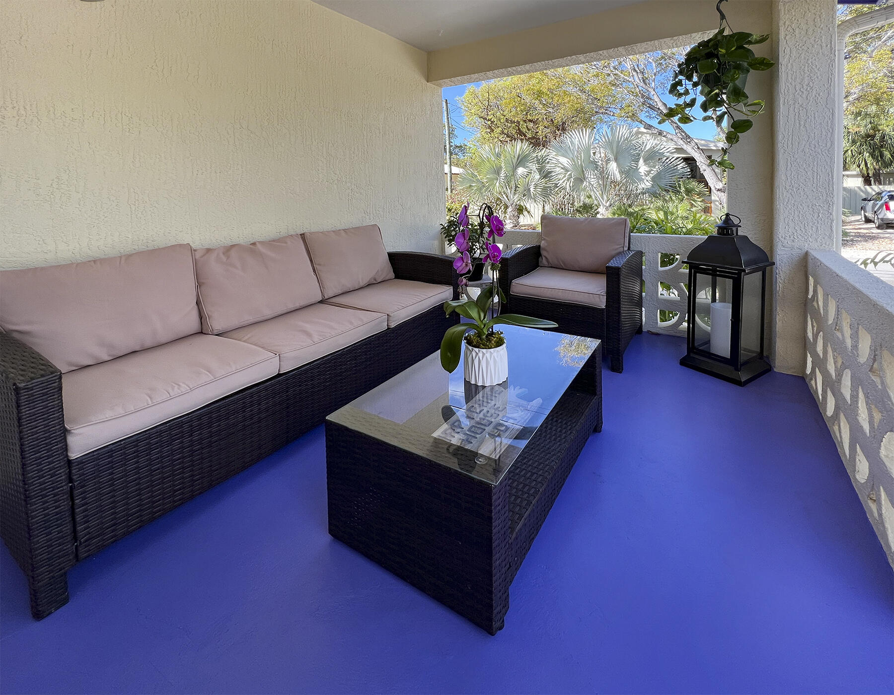 109 Beach Road Islamorada, FL 33036 - Photo 8 of 30 a living room with furniture potted plant and a large window