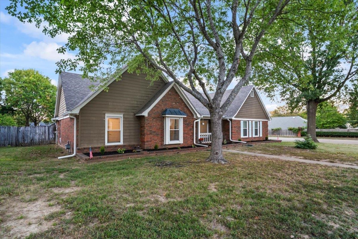 406 Ashley Drive Collierville, TN 38017 - Photo 2 of 20 a front view of a house with a yard