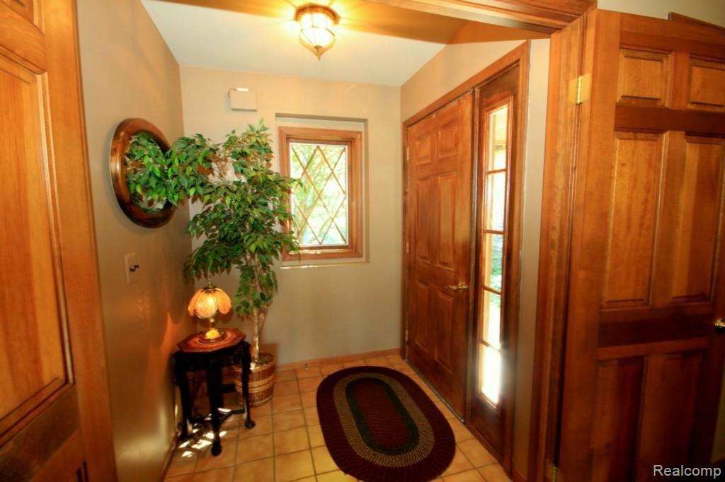 377 Ridgemont Road Oxford, MI 48370 - Photo 11 of 25