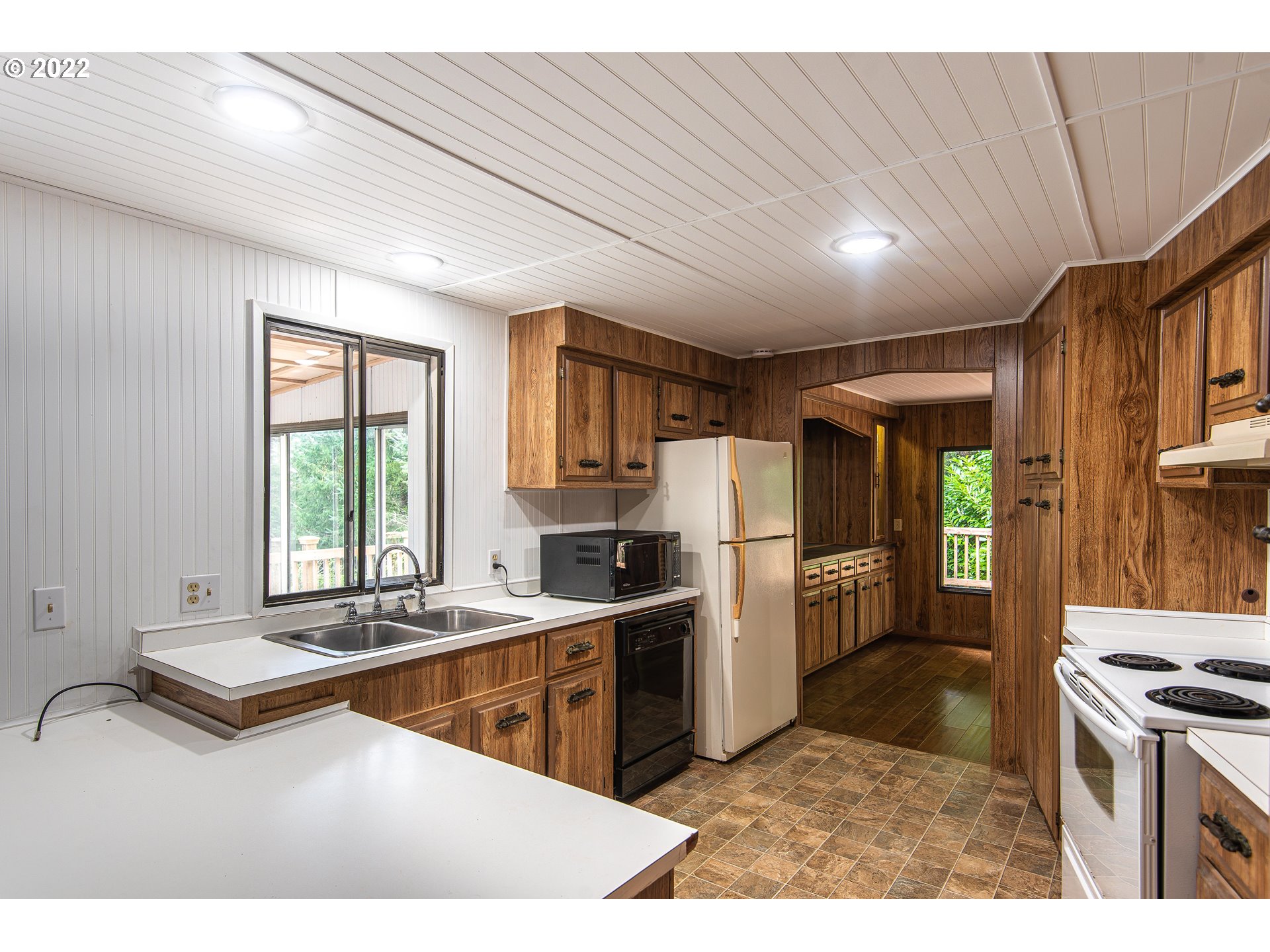 69822 Stage Road North Bend, OR 97459 - Photo 11 of 32 Gallery Image 11