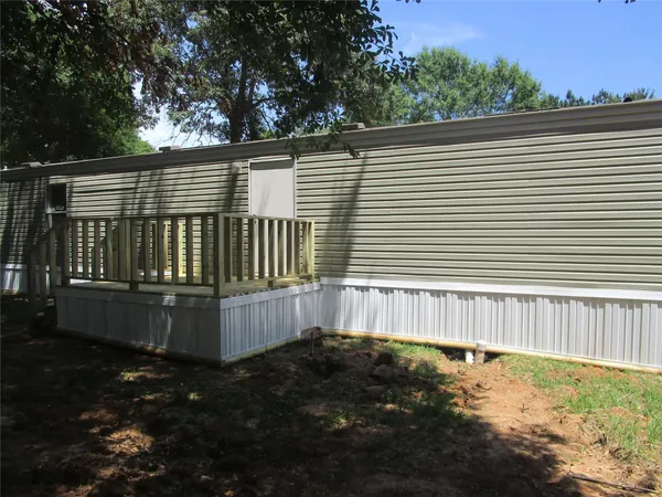 $1,300 | 16893 Interstate 45 North, Willis, TX 77318