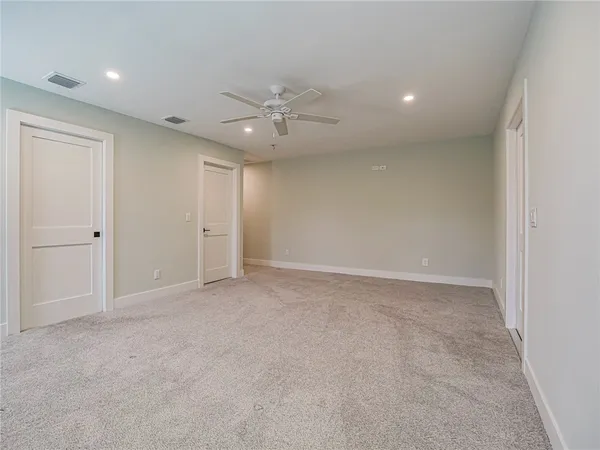 an empty room with fan and a ceiling fan