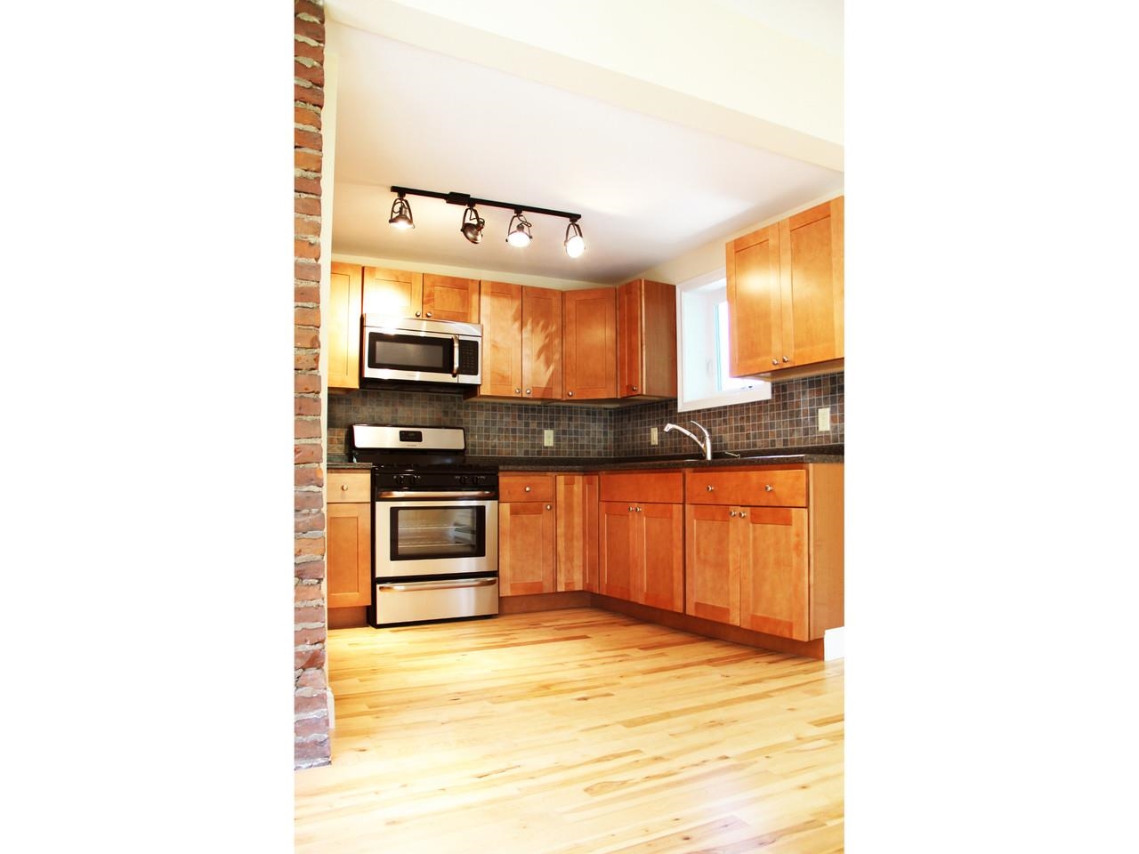 155 Maple Street Burlington, VT 05401 - Photo 4 of 40