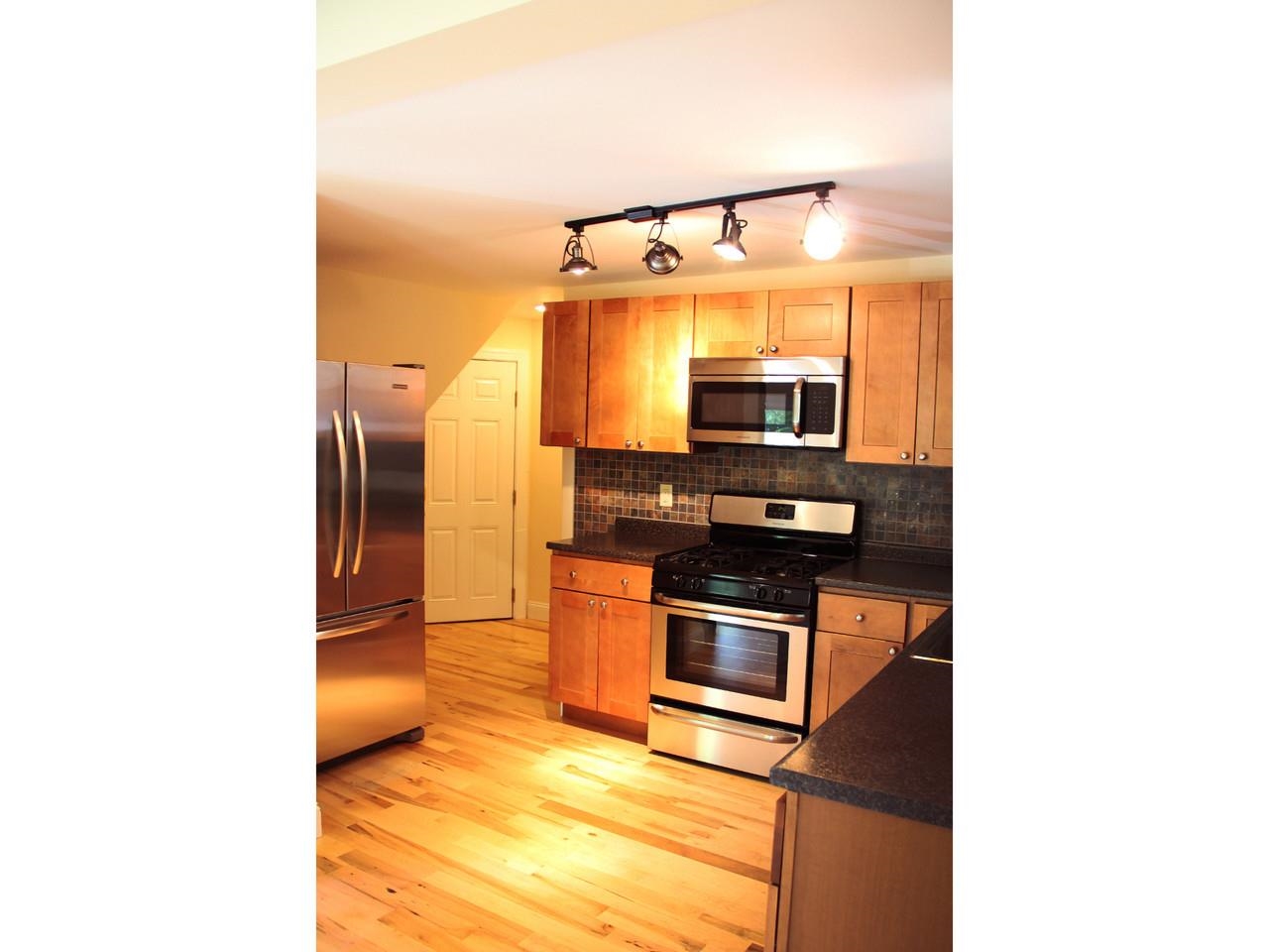 155 Maple Street Burlington, VT 05401 - Photo 8 of 40