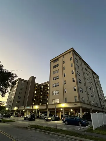 $1,599 | 1811 Jefferson Street, Unit 602, Hollywood, FL 33020