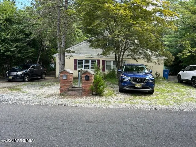 a car parked in front of white house