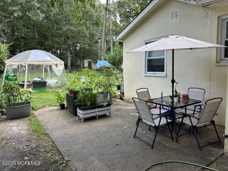 401-403 Glenn Road Jackson, NJ 08527 - Photo 8 of 8 a view of a backyard with furniture and a garden