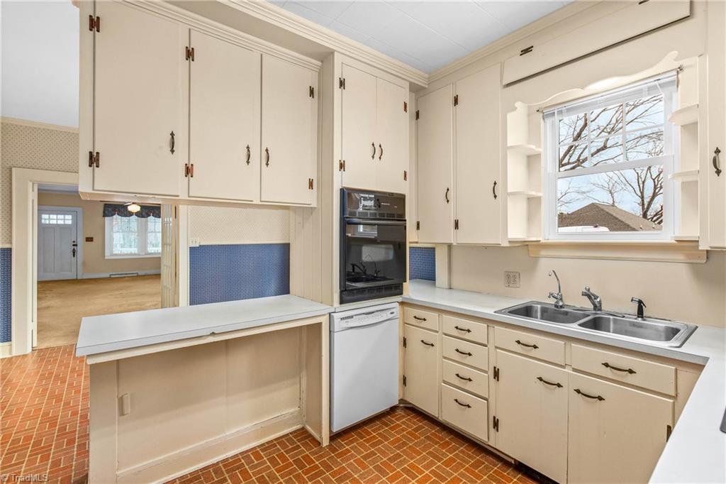 4450 Rock Hill Road Pfafftown, NC 27040 - Photo 11 of 26 Kitchen