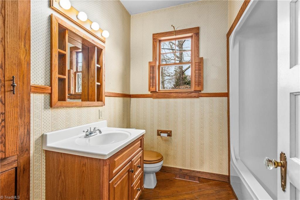 4450 Rock Hill Road Pfafftown, NC 27040 - Photo 18 of 26 Guest Bath