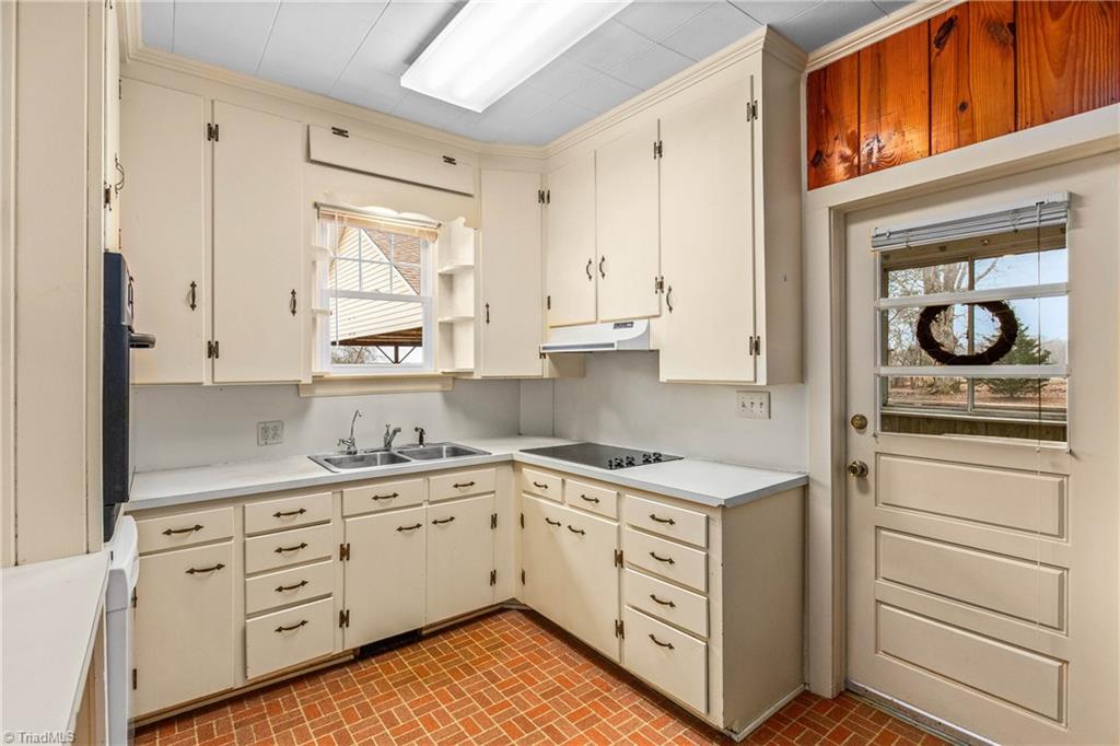 4450 Rock Hill Road Pfafftown, NC 27040 - Photo 10 of 26 Kitchen