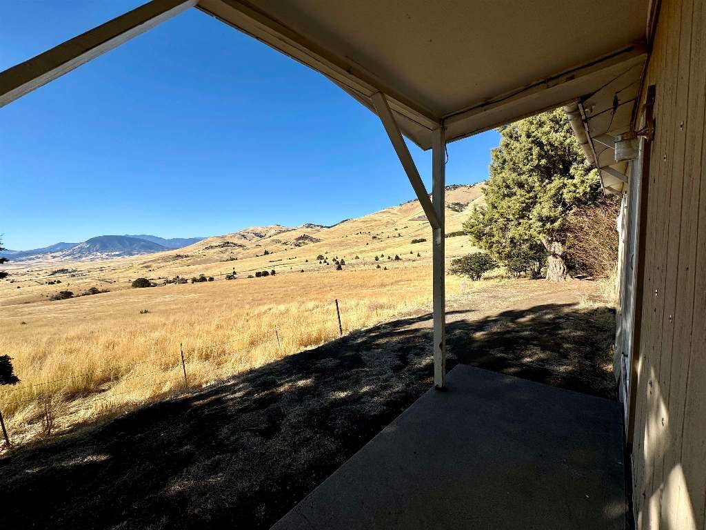 13404 York Road Montague, CA 96064 - Photo 8 of 20 Gallery Image 8