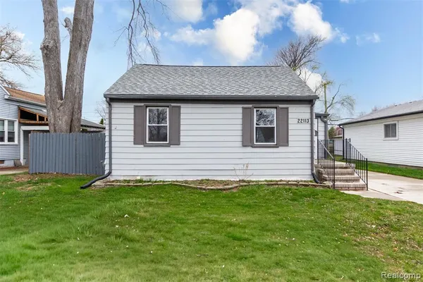 $1,760 | 22113 Lange Street, St. Clair Shores, MI 48080
