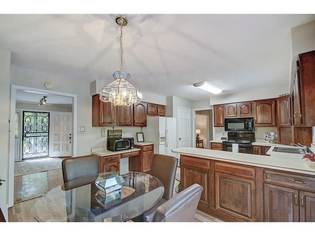 1704 Sturbridge Road Indianapolis, IN 46260 - Photo 8 of 26 Gallery Image 8