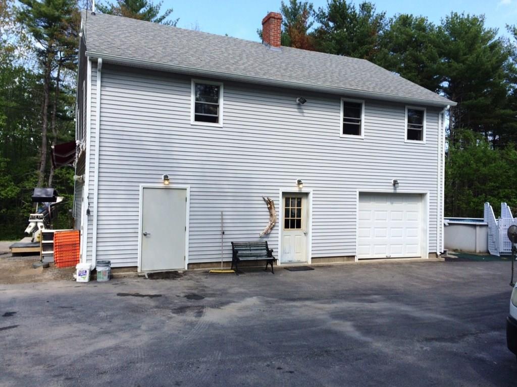 66 Litchfield Road Freeport, ME 04032 - Photo 1 of 15 The center entrance door leads to...