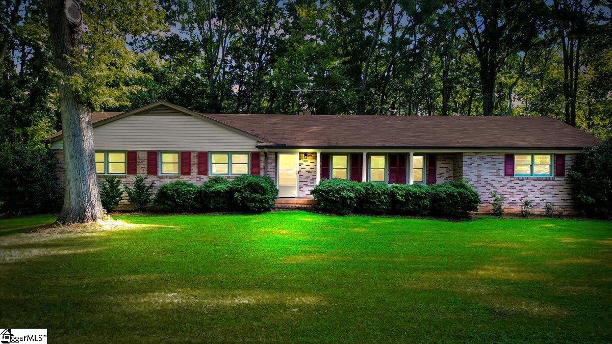 303 Woodbluff Road Laurens, SC 29360 - Photo 1 of 27 Gallery Image 1
