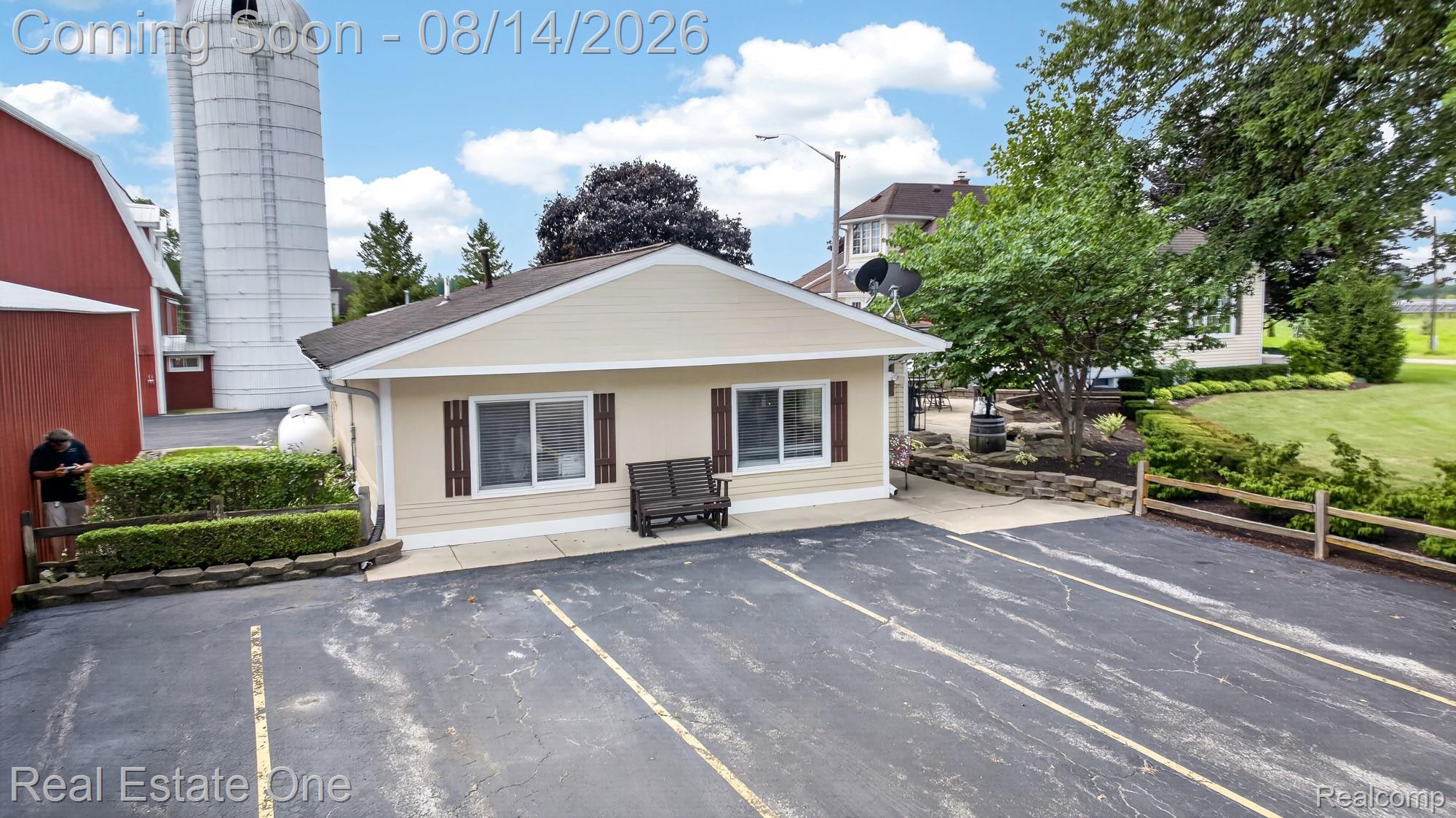 12139 Gooding Road Milan, MI 48160 - Photo 37 of 98 metro shores media_036.jpg