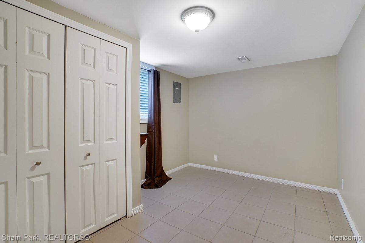 5075 Pheasant Road Waterford, MI 48327 - Photo 15 of 20 dsc03579-dsc03581.jpg