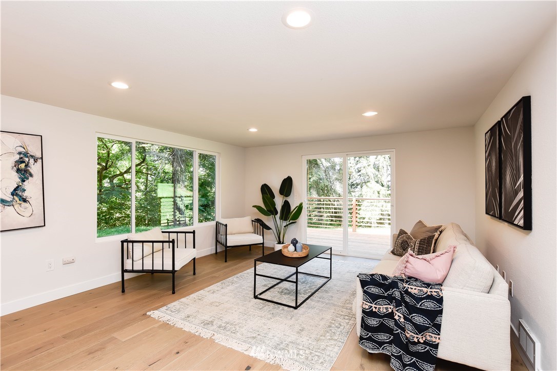 19409 High Rock Road Monroe, WA 98272 - Photo 20 of 40 a living room with furniture and a large window