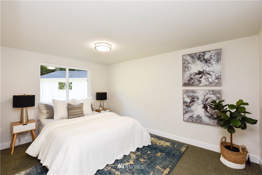 19409 High Rock Road Monroe, WA 98272 - Photo 26 of 40 a bedroom with a bed and a potted plant