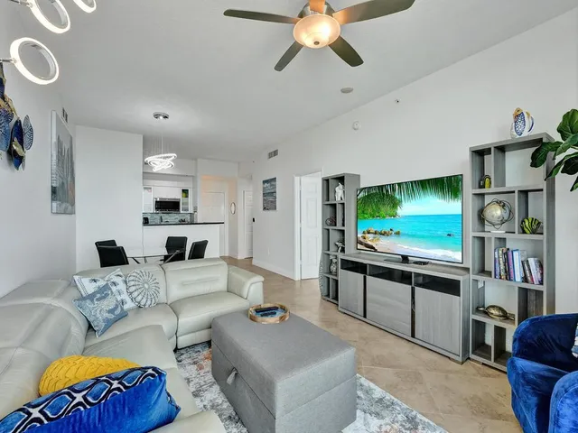 $5,500 | 625 Casa Loma Boulevard, Unit PH06, Boynton Beach, FL 33435