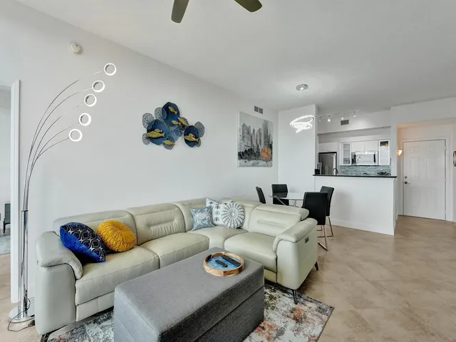 $5,500 | 625 Casa Loma Boulevard, Unit PH06, Boynton Beach, FL 33435