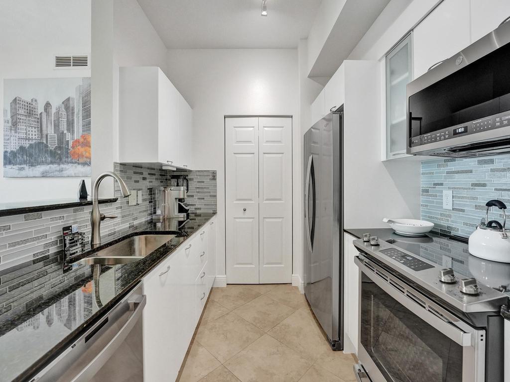 625 Casa Loma Boulevard, Unit PH06 Boynton Beach, FL 33435 - Photo 6 of 45 RJP02336