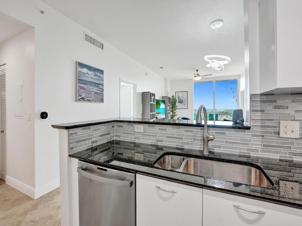 625 Casa Loma Boulevard, Unit PH06 Boynton Beach, FL 33435 - Photo 9 of 45 RJP02345