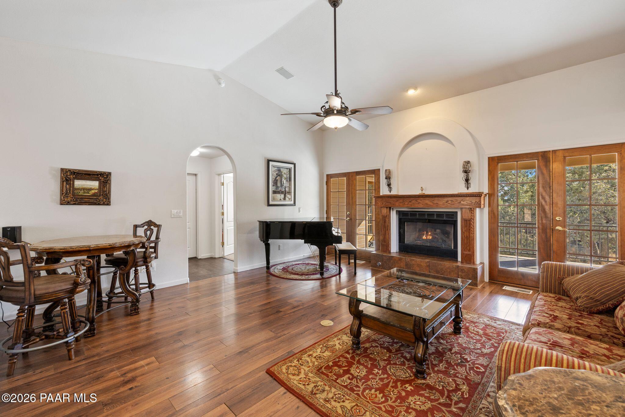 2015 Shadow Valley Ranch Road Prescott, AZ 86305 - Photo 5 of 42 024-Living Room