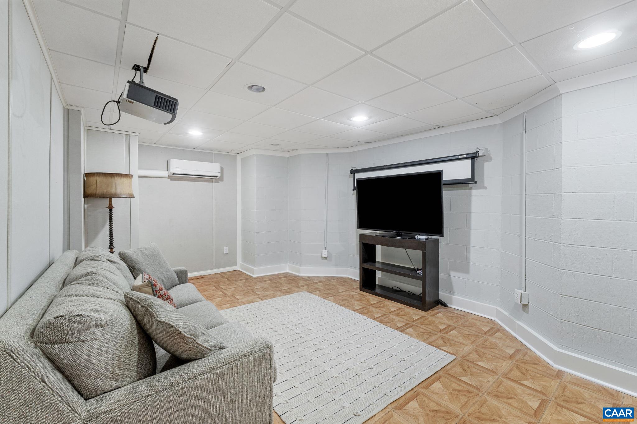 23 Trillium Cl Roseland, VA 22967 - Photo 30 of 48 a living room with furniture and a flat screen tv