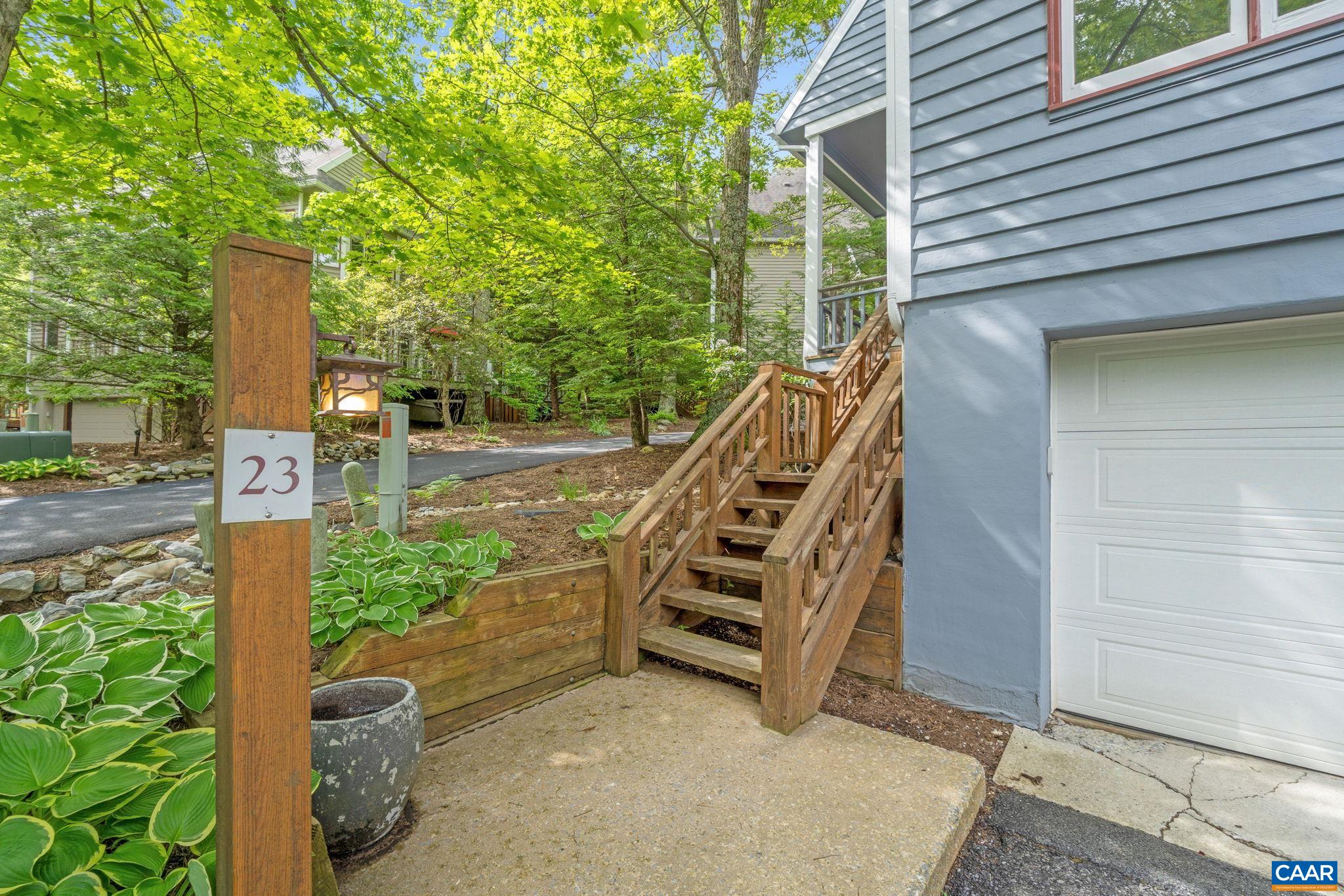 23 Trillium Cl Roseland, VA 22967 - Photo 36 of 48 a view of outdoor space and deck