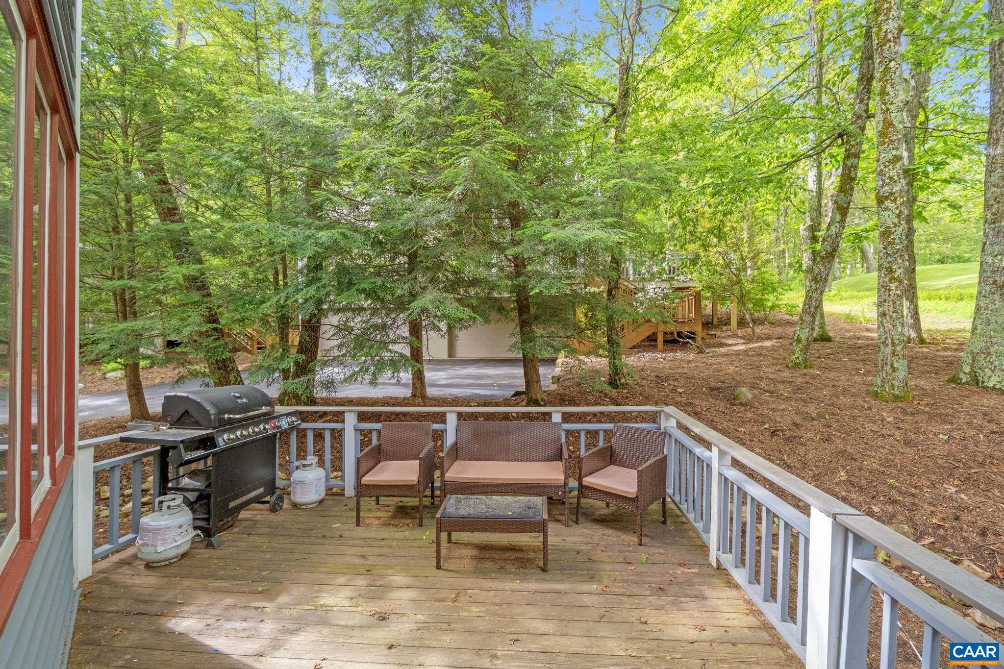23 Trillium Cl Roseland, VA 22967 - Photo 41 of 48 a view of a balcony with chairs