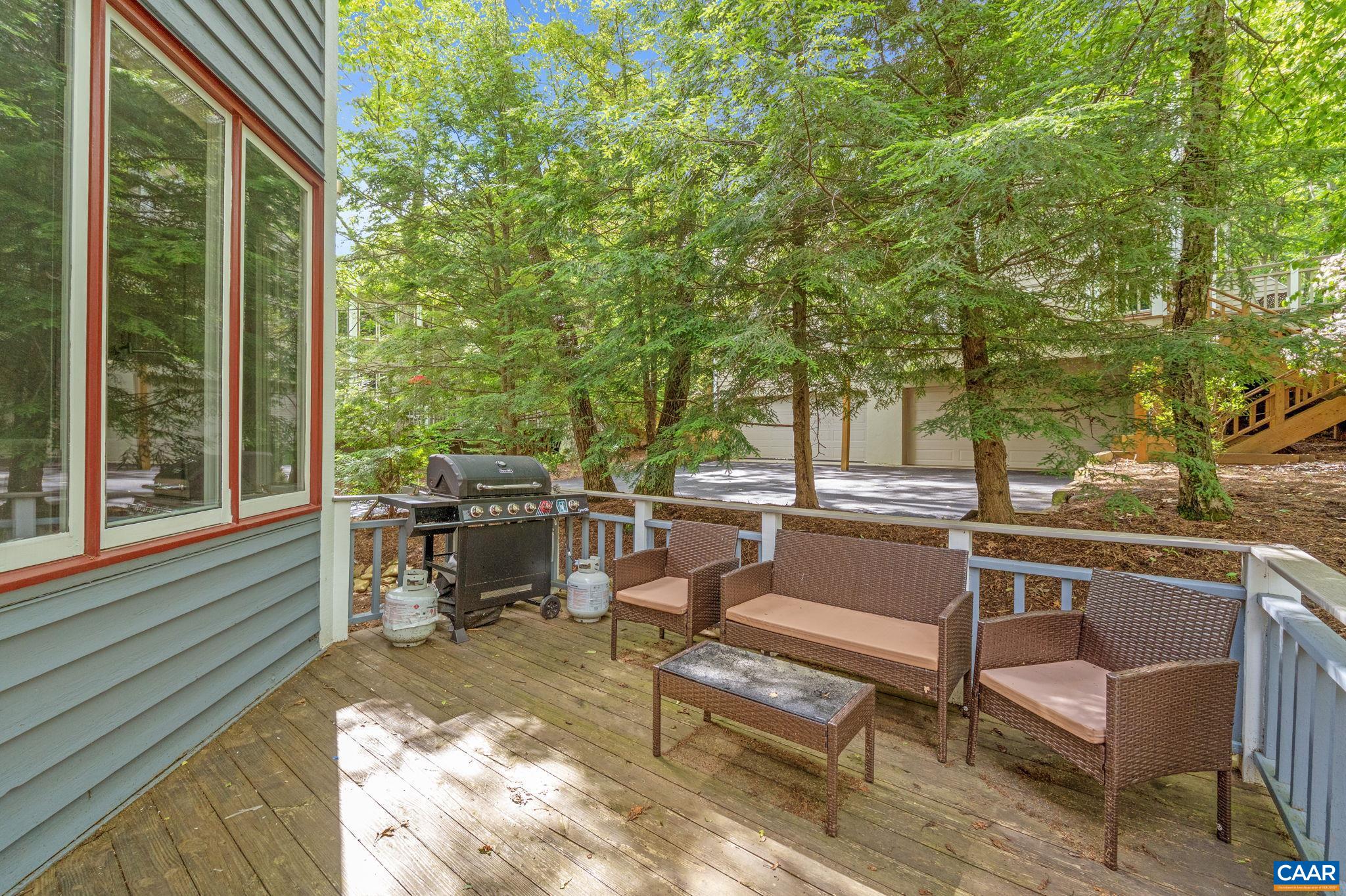 23 Trillium Cl Roseland, VA 22967 - Photo 42 of 48 a view of a patio with a dining table and chairs with wooden floor and fence