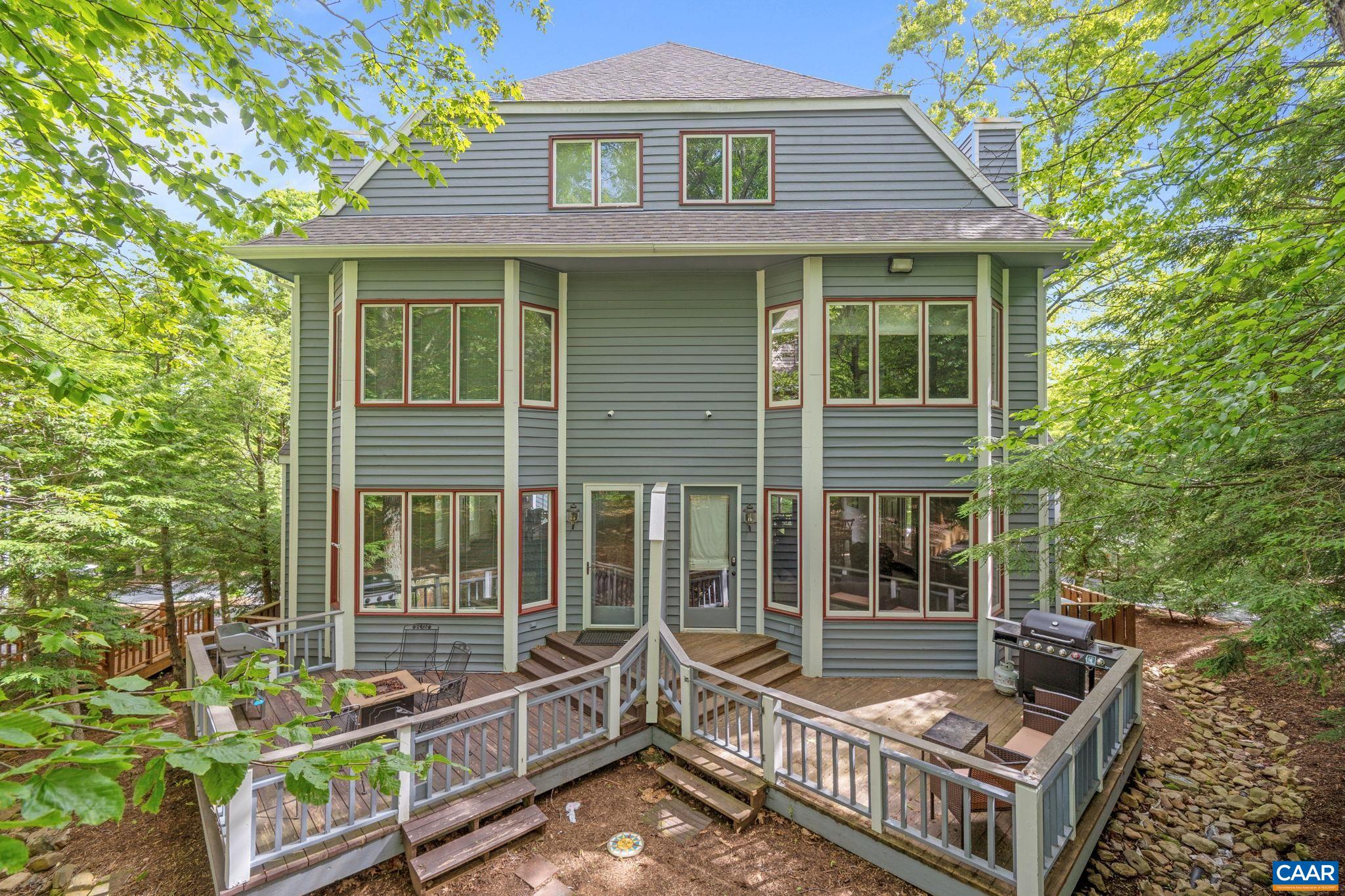 23 Trillium Cl Roseland, VA 22967 - Photo 45 of 48 a view of house with a chairs and table in a patio
